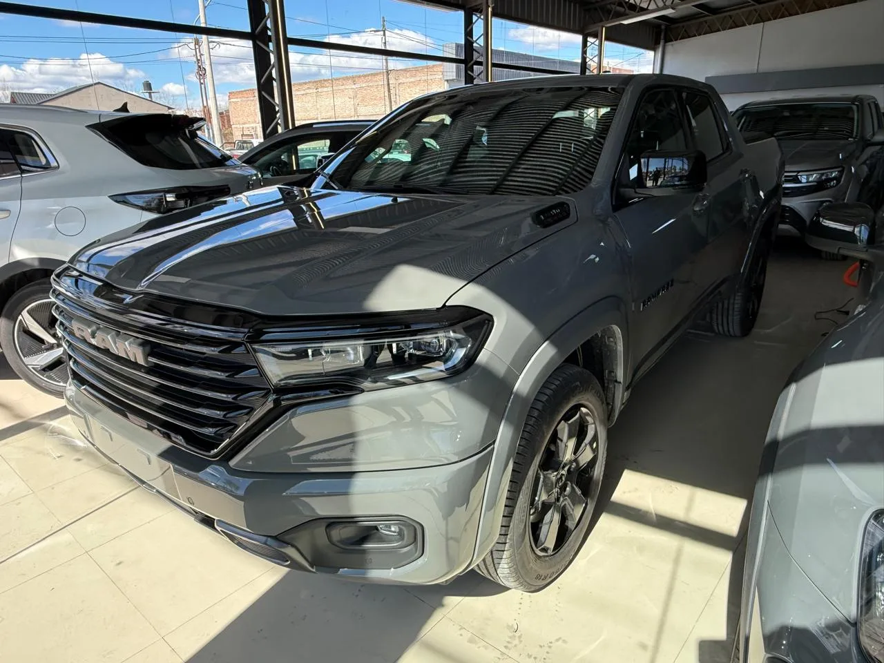RAM Rampage Laramie Nightt Edition - imagen 2