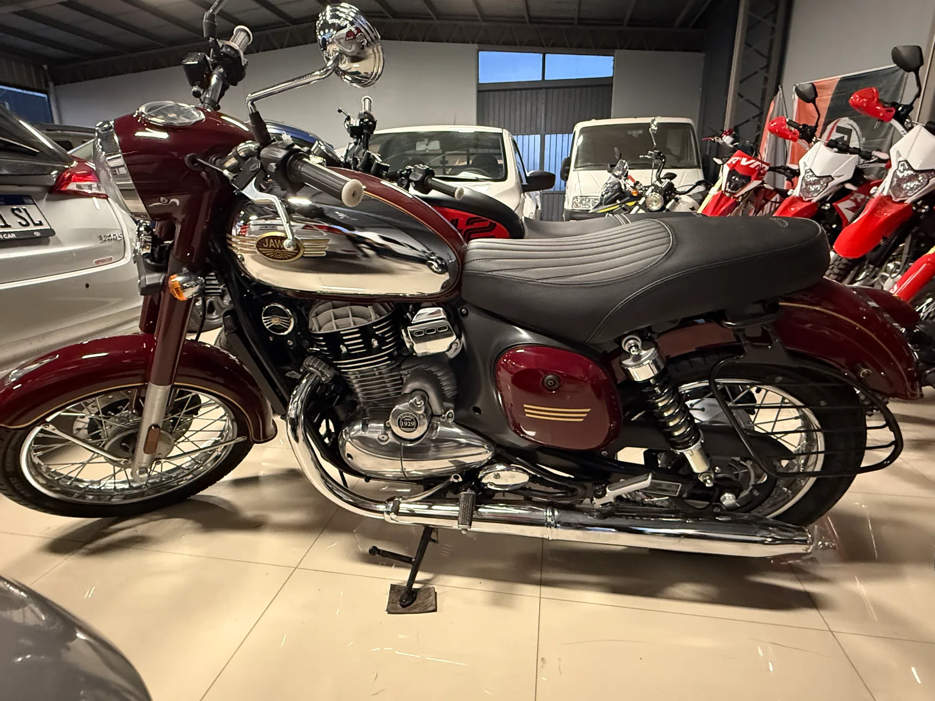 JAWA 350 Classic - imagen 2